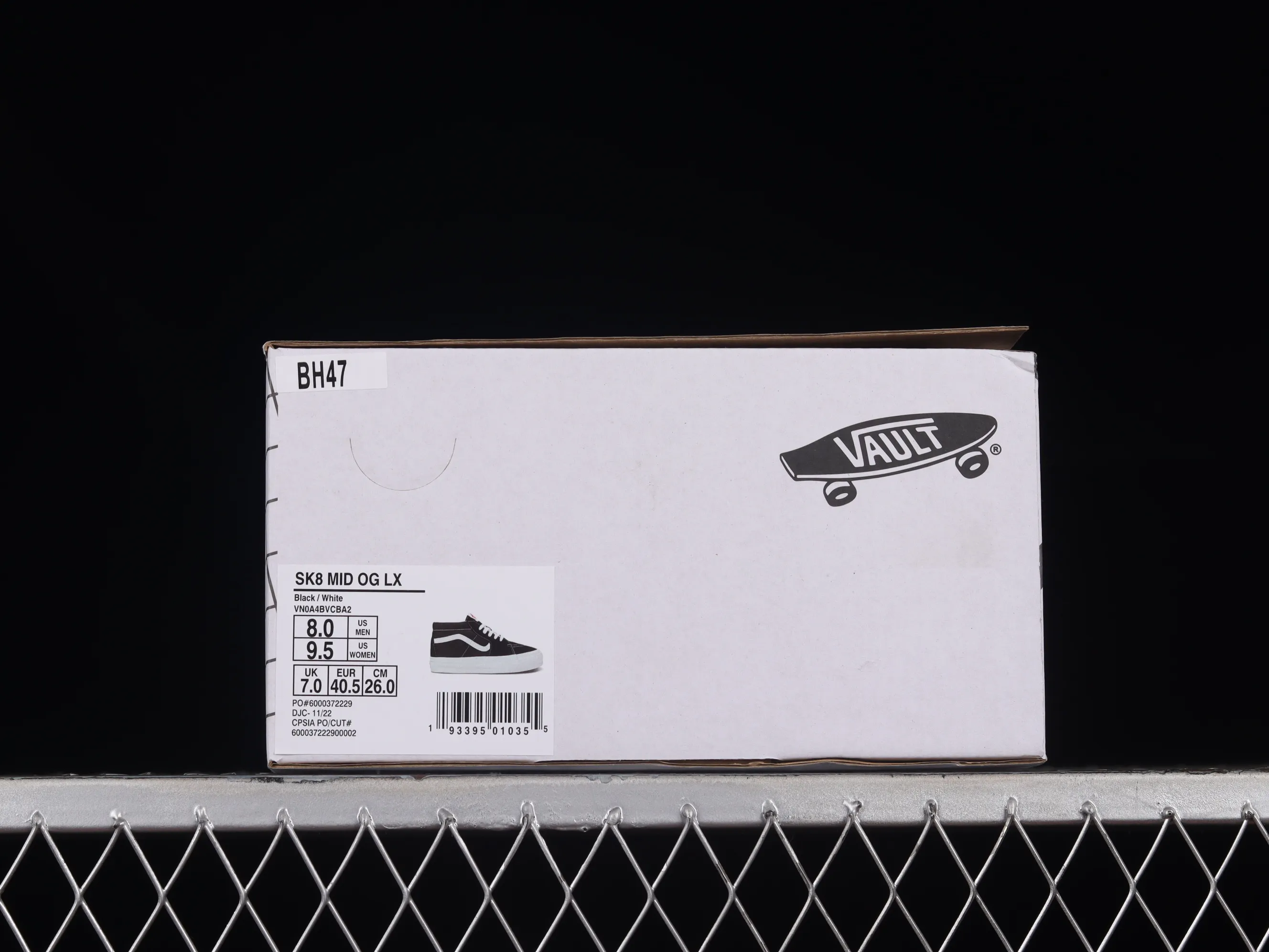 All categories Vans Vans series Vans Mid Vans China Vans Vault OG SK8-Mid Lx Vans high-end branch simple black and white mid-top casual sneakers VN0A4BVCBA2